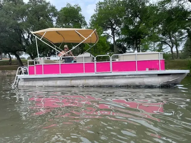Pinkie Leisure 240 Tritoon is perfect for bachelorette parties!