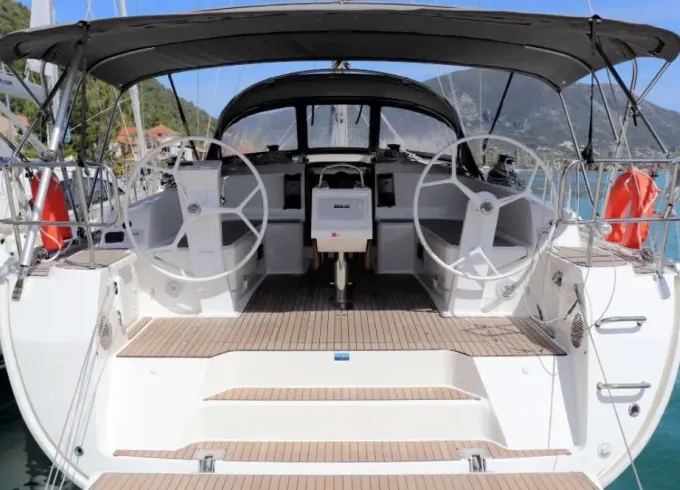 Bavaria Cruiser 46 Style Cruising Monohull Rental in Lavrio, Greece