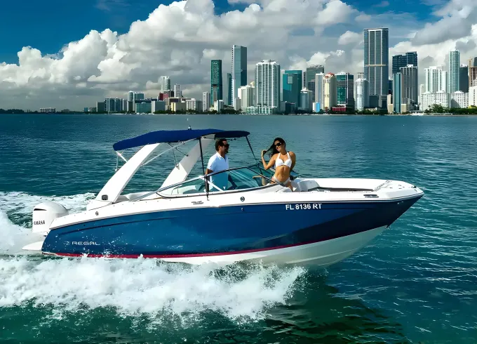Regal 27 OBX is a modern-looking boat perfect for small groups in Miami