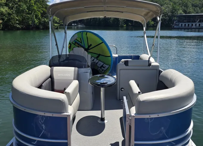Lake Lanier Cruising - Free Tube Package with 6+ Hour Rentals