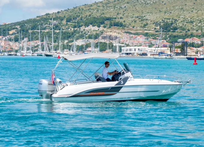 Beneteau Flyer 6.6. Spacedeck boat for rent in Split, Croatia