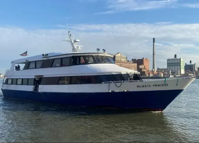 Elegant Gulfcraft 312 Passenger Yacht in NYC-15% off your first booking!