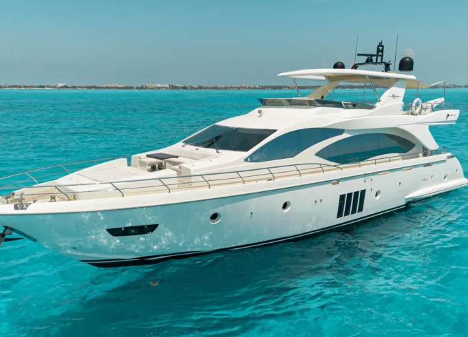 Deal of the Week! 84' Azimut Yacht for Rent in Cancun, Mexico.