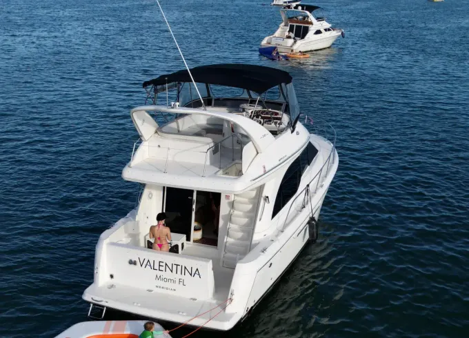40ft Meridian Flybridge Yacht – Miami