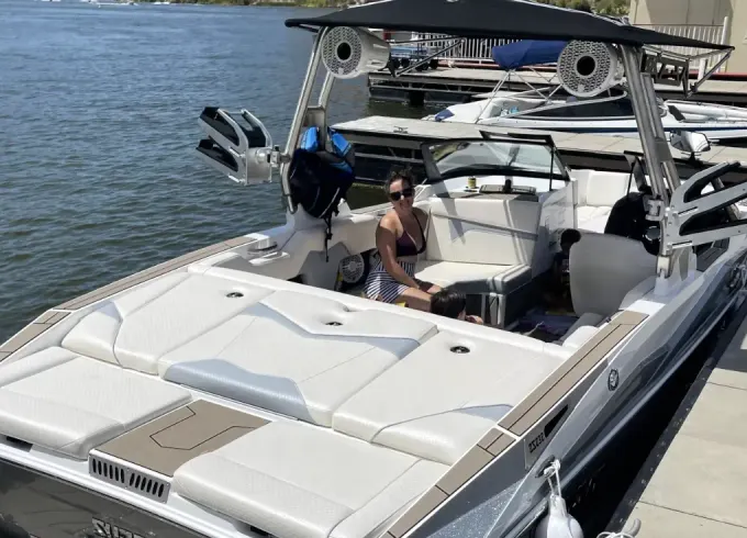 2022 Supreme ZS232 Surf/Wake boat with captain