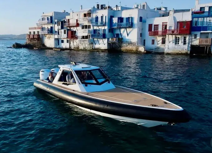 Unique Design • Ronin 35' • Fast & Luxurious Speedboat