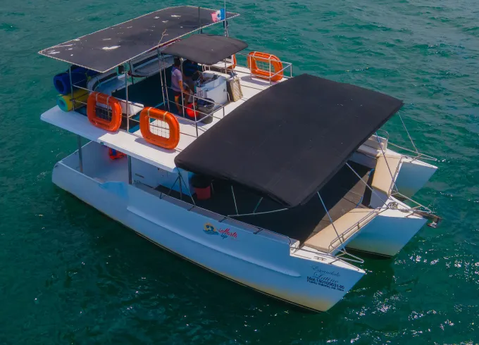 TRIMARAN "ESCANDALO LATINO" | Your option for a big party at Sea.