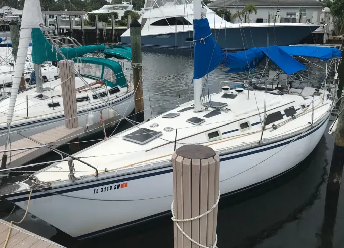 Marlowe Hunter 33’ Sailing In Fort Lauderdale