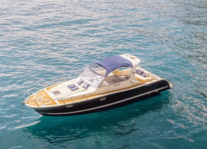 Explore the Amalfi Coast, Capri and Sorrento with Gagliotta Jores 33 Boat