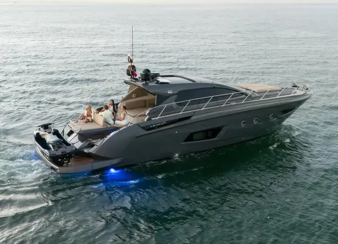 50ft Azimut Atlantis Coupe - Luxury Yacht in Panama City, Panama