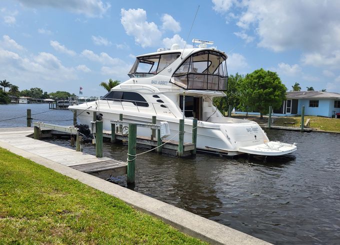 Amazing 58ft Sea Ray luxury yacht with Captain Steve