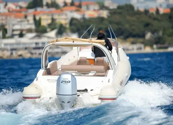 Rent his 2007 Aquamax RIB in Split for up to 10 people