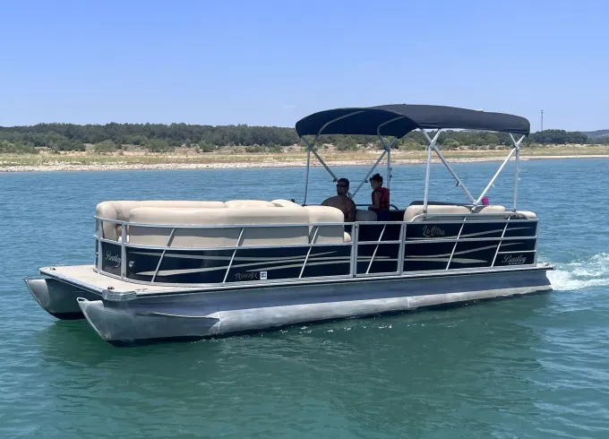 16 Person Bentley Pontoon with diving board, lily pad in Canyon Lake!