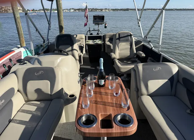 Luxury For Less    Captain and Fuel Included
