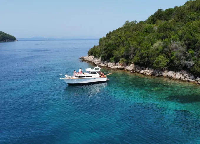 Sun & Sea VIP Cruises Aboard Chris-Craft 31 Commander Yacht