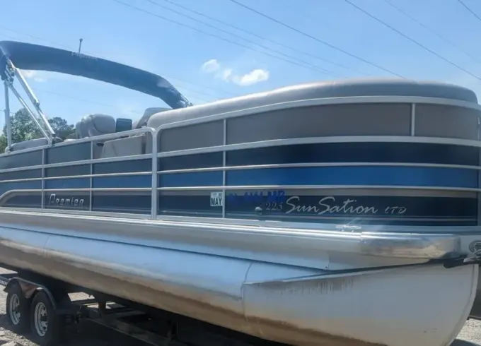 23ft Premier Sunsation Pontoon on Beautiful Lake Martin