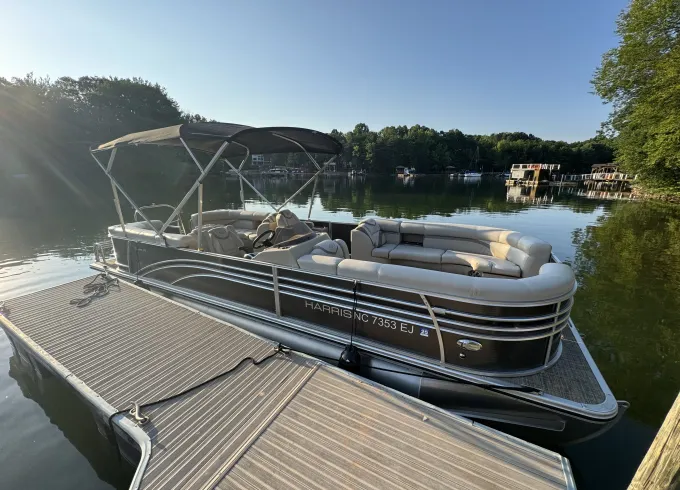 Cruise and Tube Lake Norman 25’ Harris Tritoon