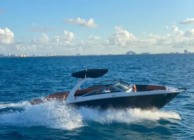 Exclusive - Four Winns 26 ft Motorboat, special for small groups cruise