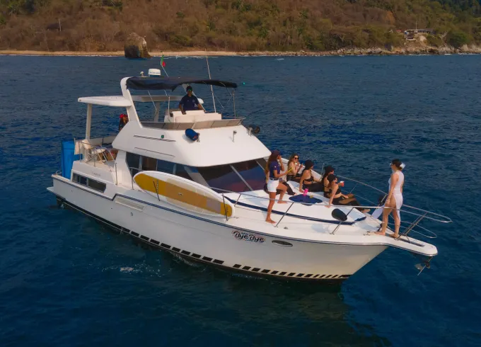 Clasic Carver 39ft Yacht for your Getaway in the Pacific at Puerto Vallarta