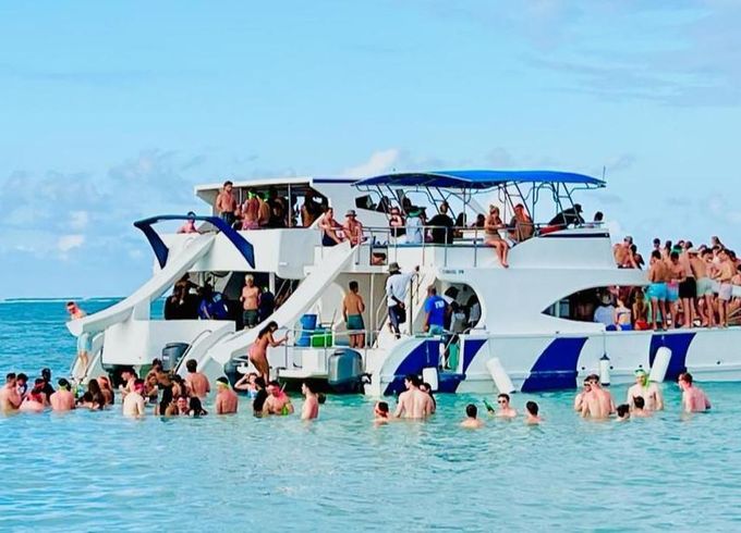 🏝️Exciting Private Yacht: Affordable Charter with Crew🎉