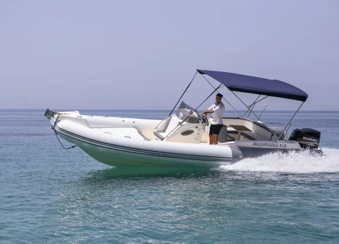 Charter MAESTRALE 28  Man Rigid Inflatable Boat in Tropea, Italy