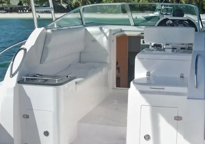 Family Cruising Silver Craft Boat Rental in Dubai, United Arab Emirates