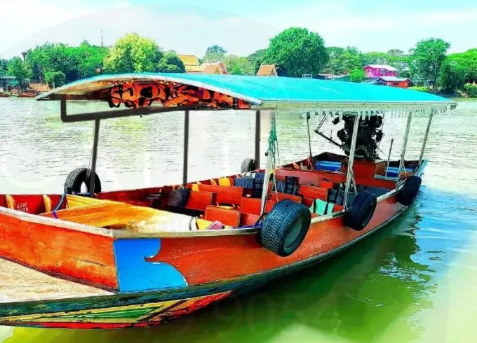 Boat trip side seeing Ayutthaya island