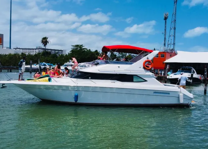Sea Ray 440 Express Bridge Maximun LOA 50FT Yacht for Cruise in Cancun