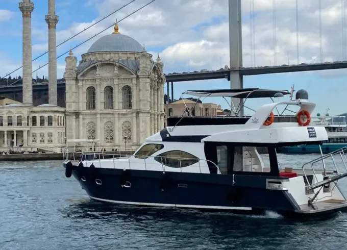 Captained 57' Luxury Yacht for Bosphrus Tours in İstanbul