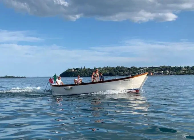 Garda Lake Destination? Rent our 27' Gozzo at Sundown with Skipper & Bubbles