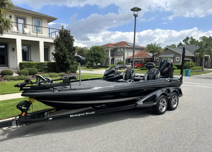 Bass Fishing Boat in St.Cloud on Big Lake Toho - 2025 Ranger Z520R