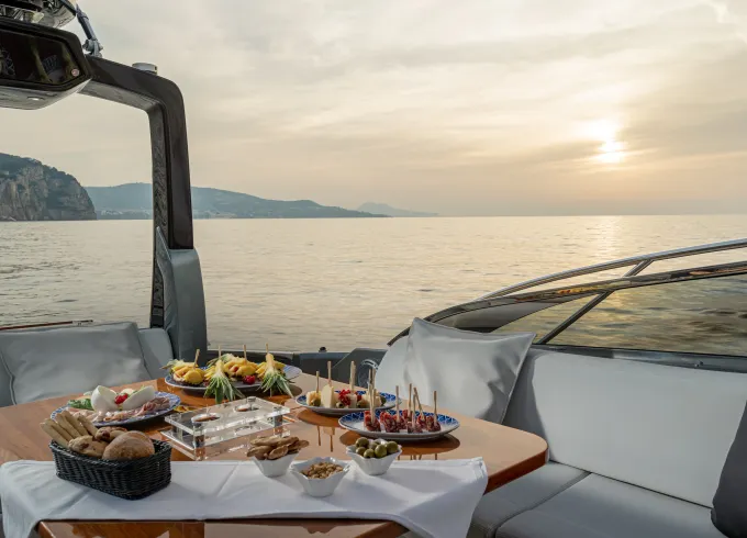 VIP Capri Escape: Prosecco & Views on the Riva Rivale 56!