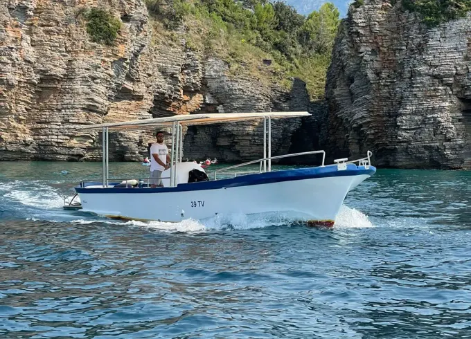 Cruising and Snorkeling Tours with Maestral 700 Boat