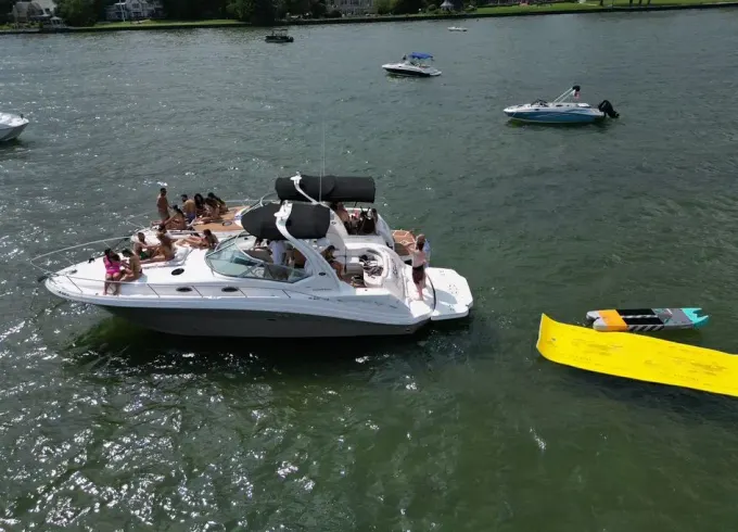 40' Sea Ray Sundancer 390 Yacht on Michigan Waters