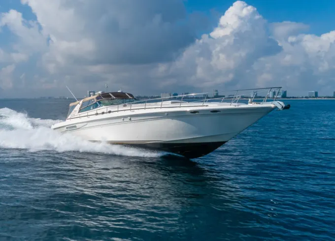 Luxury Party Yacht Sea Ray Cruiser 46' at Lake Lewisville