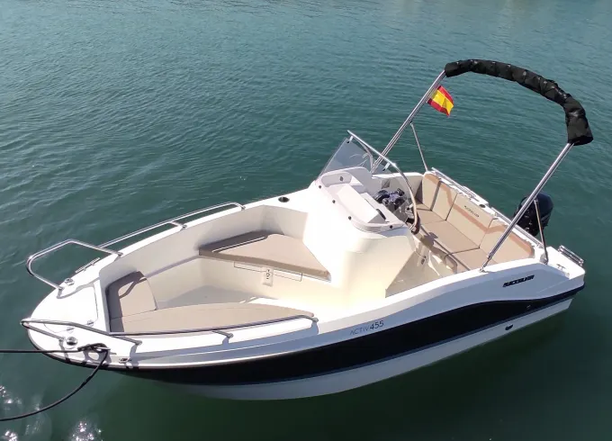 Rent boat B450 'Theia' (4p) without licence in Palma, Spain