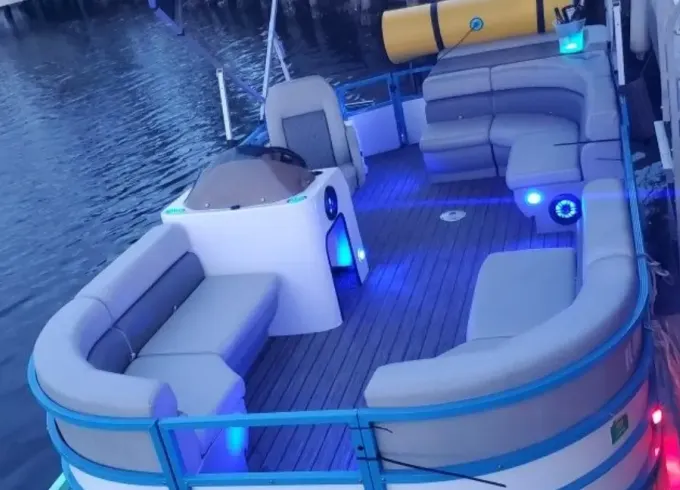 24FT Brand New 2022 Pontoon Boat in Miami Florida for up to 10 peoples
