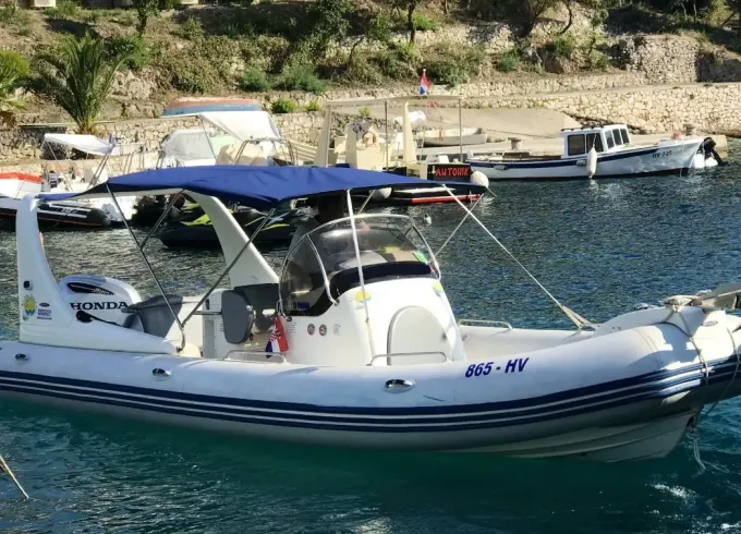 RIB speedboat Zodiac Medline with 250Hp for Rent in Hvar town