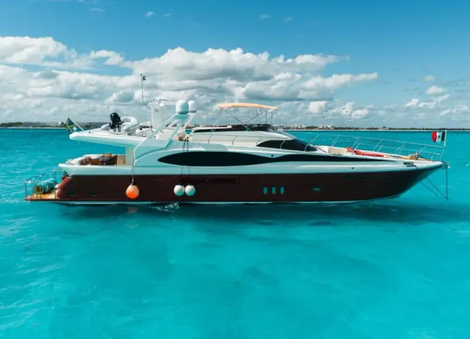 Last Minute Deal! 80' Dyna Craft Yacht for Rent in Cancun, Mexico.