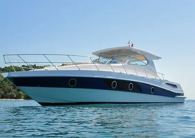 Custom Motor Yacht Trip to Saflya Island, Doha