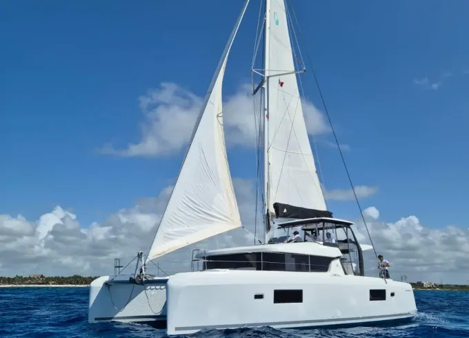 42' Lagoon Luxury Catamaran Charter in Riviera Maya