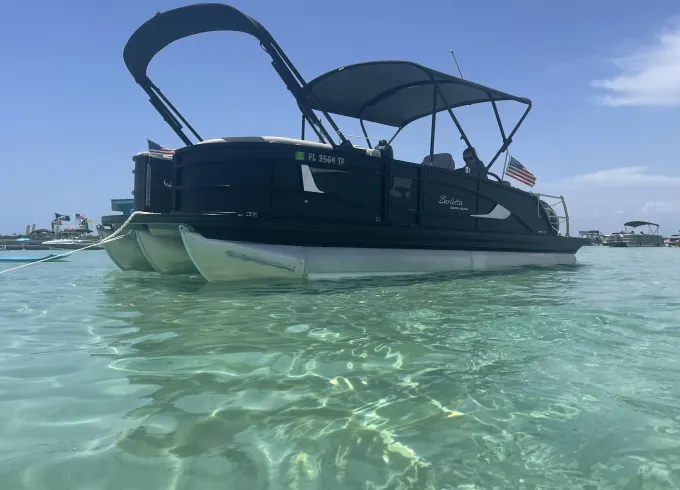 Catch some sun! Fast Luxury Tritoon -13 person, free amenities!