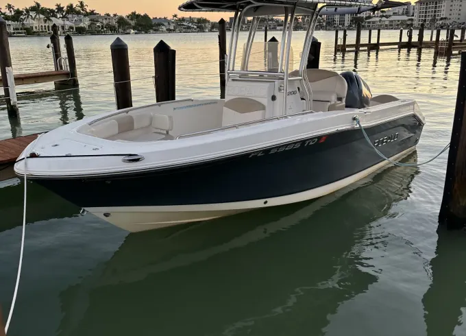 21ft Robalo R200 Center Console, Marco island Delivery to your dock