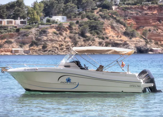 Pacific Craft Sun Cruiser 750 Center Console Charter in Santa Eulària