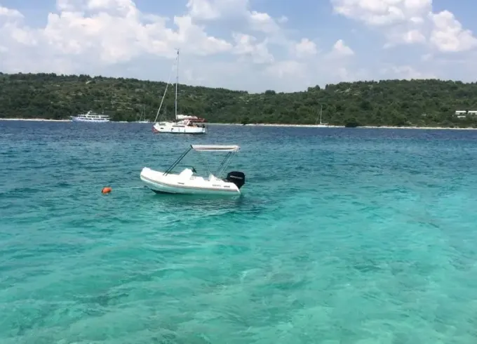 Rent Brig Eagle 340 Dinghy in Trogir, Croatia
