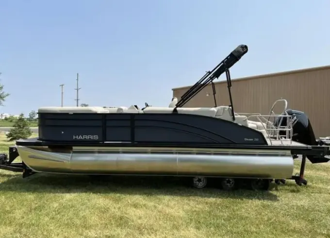 Harris Boats 210 Cruiser SL Pontoon Rental in Madison, Wisconsin