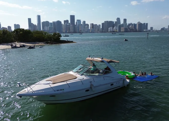 Great 37' cruiser for a fun day on the water!!