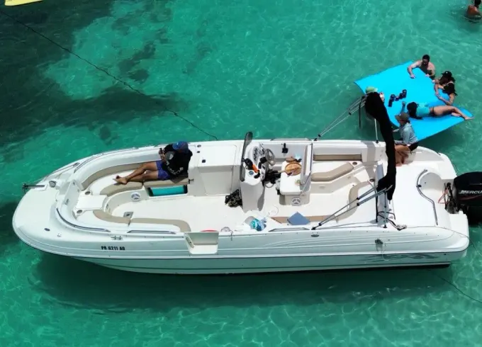 Discover the Island's, South Paradise aboard our Bayliner 2659 Rendezvous Boat!!