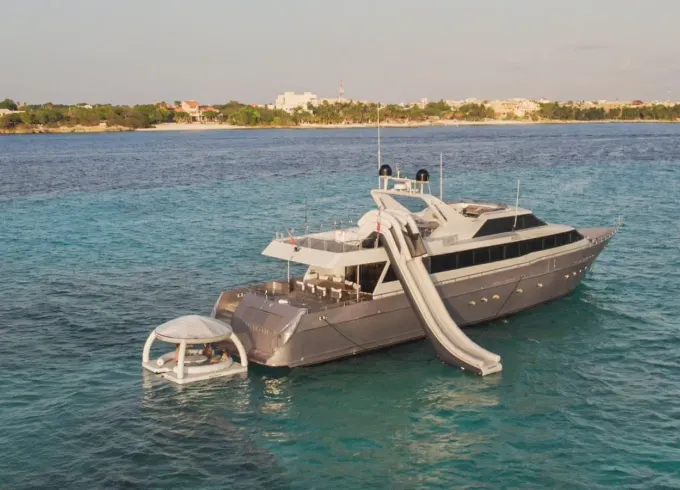 Luxurious Heesen 115’ with Slide and Jacuzzi!!