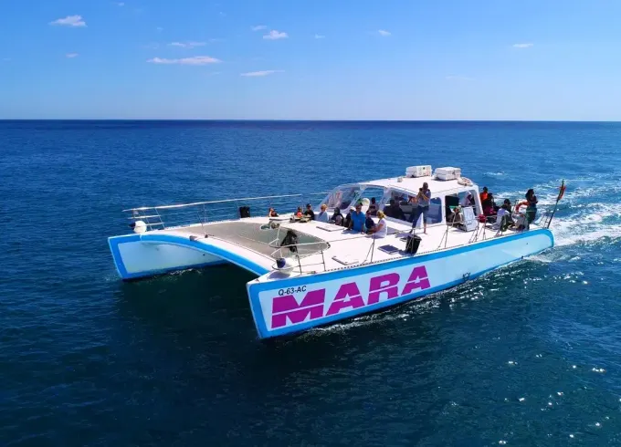 Catamaran Cruise with Beach BBQ: Albufeira to Benagil